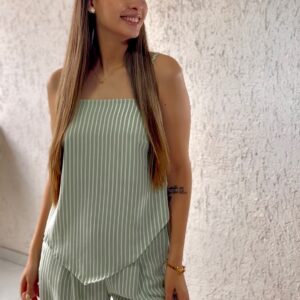 Conjunto Blusa Regata Assimétrica e Pantalona Listrado