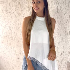 Blusa Assimétrica com Renda